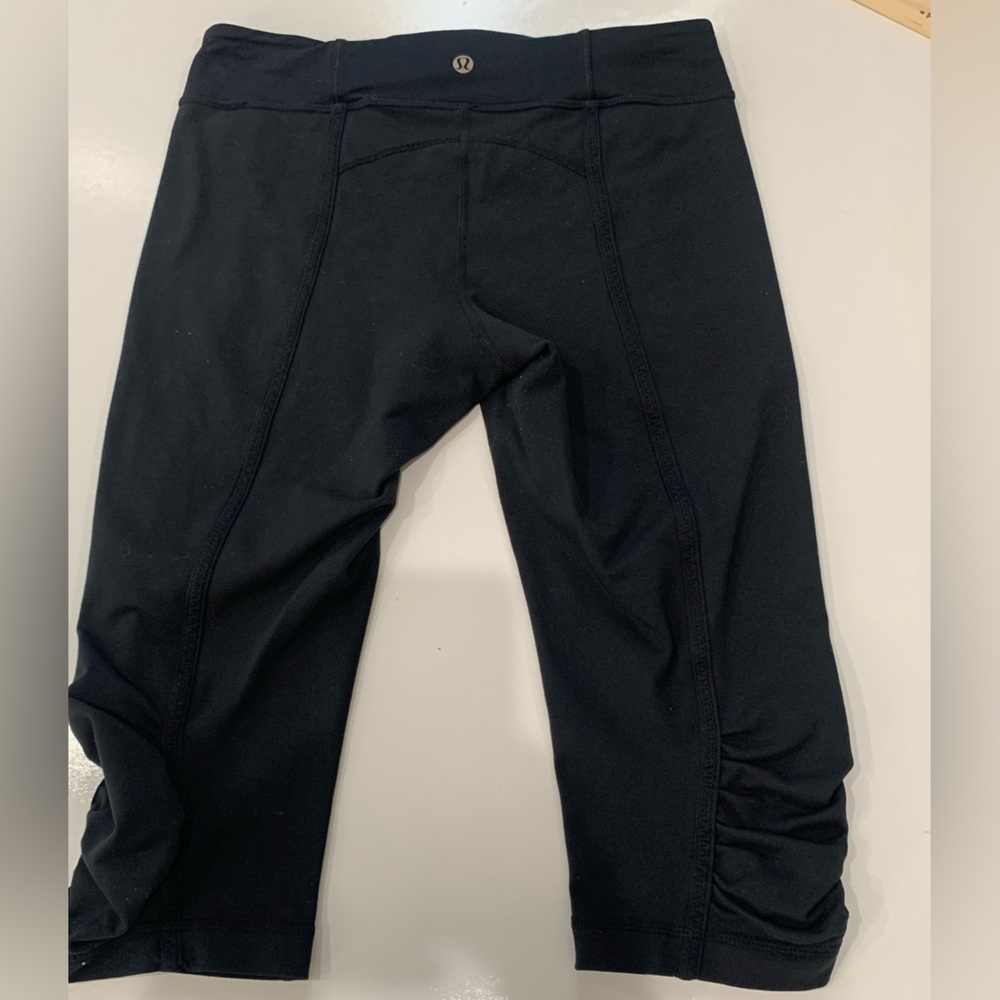 Lululemon Black Cropped Leggings Size 6| Align/Wunder Under Style Yoga Gym